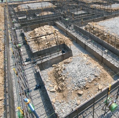 基礎の鉄筋組みが完了した状態