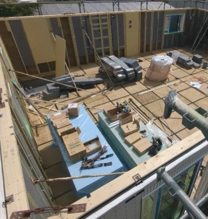 上棟で壁が立った様子